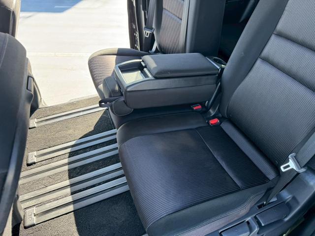 セレナ ハイウェイスター　ＶセレクションＩＩ　禁煙車・障害物センサー・フリップダウンモニター・全周囲カメラ・地デジ対応ナビ・ＬＥＤヘッドランプ・フロントフォグランプ・後部座席エアコン・フルフラットシート・スマートキー・３列シート・（48枚目）