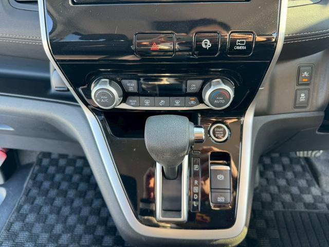 セレナ ハイウェイスター　Ｖセレクション　禁煙車・ＬＥＤヘッドランプ・フロントフォグランプ・ドライブレコーダー・フリップダウンモニター・後部座席エアコン・ビルトインＥＴＣ・両側パワースライドドア・全周囲カメラ・フルフラットシート（15枚目）