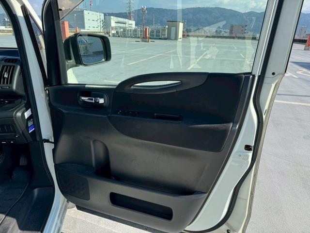 セレナ ハイウェイスター　Ｖセレクション　禁煙車・ＨＩＤヘッドライト・フロントフォグランプ・バックカメラ・３列シート・フルフラットシート・ビルトインＥＴＣ・両側パワースライドドア・後部座席エアコン・ウォークスルー（46枚目）