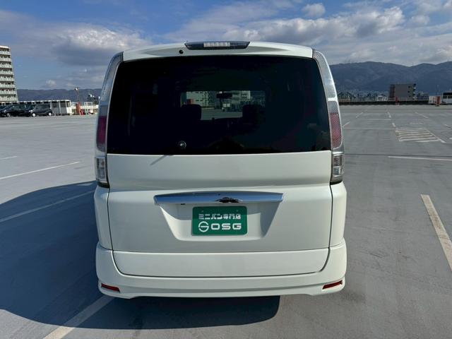 セレナ ハイウェイスター　Ｖセレクション　禁煙車・ＨＩＤヘッドライト・フロントフォグランプ・バックカメラ・３列シート・フルフラットシート・ビルトインＥＴＣ・両側パワースライドドア・後部座席エアコン・ウォークスルー（69枚目）