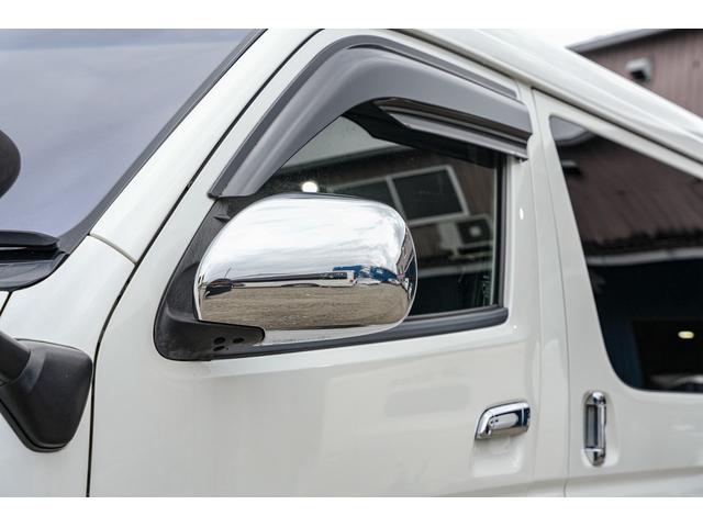 ハイエースバン スーパーＧＬ　ダークプライム　社外ナビ／フルゼク／バックカメラ／ＥＴＣ／ローダウン／エアロパーツ「フロント、リア、サイド」／デイトナホイール／ベッドキット／社外ヘッドライト／社外テールランプ／後席モニター／両側パワースライドドア（4枚目）