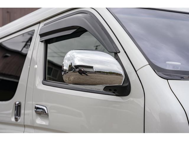 ハイエースバン スーパーＧＬ　ダークプライム　社外ナビ／フルゼク／バックカメラ／ＥＴＣ／ローダウン／エアロパーツ「フロント、リア、サイド」／デイトナホイール／ベッドキット／社外ヘッドライト／社外テールランプ／後席モニター／両側パワースライドドア（16枚目）