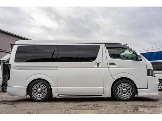 ハイエースバン スーパーＧＬ　ダークプライム　社外ナビ／フルゼク／バックカメラ／ＥＴＣ／ローダウン／エアロパーツ「フロント、リア、サイド」／デイトナホイール／ベッドキット／社外ヘッドライト／社外テールランプ／後席モニター／両側パワースライドドア（17枚目）