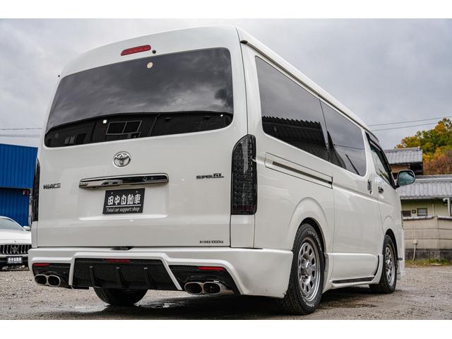 ハイエースバン スーパーＧＬ　ダークプライム　社外ナビ／フルゼク／バックカメラ／ＥＴＣ／ローダウン／エアロパーツ「フロント、リア、サイド」／デイトナホイール／ベッドキット／社外ヘッドライト／社外テールランプ／後席モニター／両側パワースライドドア（21枚目）