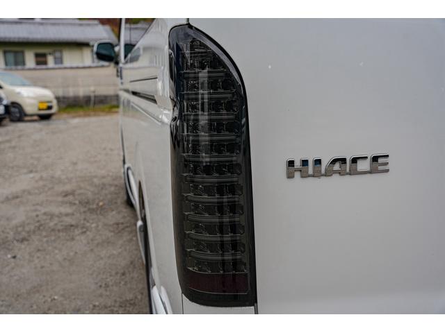 ハイエースバン スーパーＧＬ　ダークプライム　社外ナビ／フルゼク／バックカメラ／ＥＴＣ／ローダウン／エアロパーツ「フロント、リア、サイド」／デイトナホイール／ベッドキット／社外ヘッドライト／社外テールランプ／後席モニター／両側パワースライドドア（30枚目）