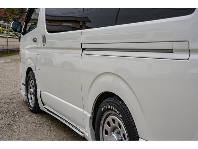 ハイエースバン スーパーＧＬ　ダークプライム　社外ナビ／フルゼク／バックカメラ／ＥＴＣ／ローダウン／エアロパーツ「フロント、リア、サイド」／デイトナホイール／ベッドキット／社外ヘッドライト／社外テールランプ／後席モニター／両側パワースライドドア（31枚目）