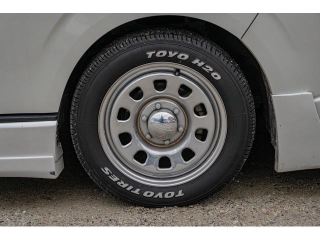 ハイエースバン スーパーＧＬ　ダークプライム　社外ナビ／フルゼク／バックカメラ／ＥＴＣ／ローダウン／エアロパーツ「フロント、リア、サイド」／デイトナホイール／ベッドキット／社外ヘッドライト／社外テールランプ／後席モニター／両側パワースライドドア（33枚目）