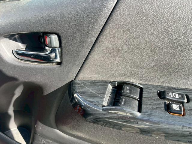 ハイエースバン スーパーＧＬ　ダークプライム　社外ナビ／フルゼク／バックカメラ／ＥＴＣ／ローダウン／エアロパーツ「フロント、リア、サイド」／デイトナホイール／ベッドキット／社外ヘッドライト／社外テールランプ／後席モニター／両側パワースライドドア（38枚目）