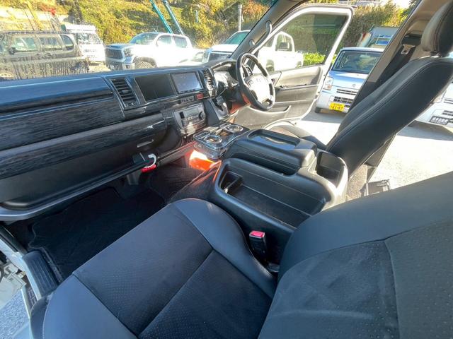 ハイエースバン スーパーＧＬ　ダークプライム　社外ナビ／フルゼク／バックカメラ／ＥＴＣ／ローダウン／エアロパーツ「フロント、リア、サイド」／デイトナホイール／ベッドキット／社外ヘッドライト／社外テールランプ／後席モニター／両側パワースライドドア（55枚目）