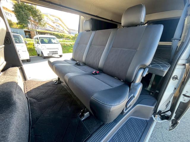 ハイエースバン スーパーＧＬ　ダークプライム　社外ナビ／フルゼク／バックカメラ／ＥＴＣ／ローダウン／エアロパーツ「フロント、リア、サイド」／デイトナホイール／ベッドキット／社外ヘッドライト／社外テールランプ／後席モニター／両側パワースライドドア（65枚目）