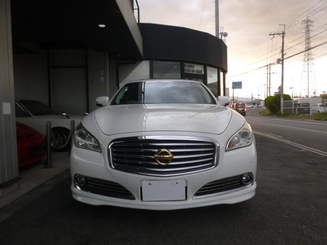シーマ ハイブリッド　ＶＩＰ　フロントスポイラー　リアトランクスポイラー　オートクルーズコントロール　車線はみだしアラート　ＶＩＰ専用シート　ＨＯＴ　ＣＯＯＬシート（4枚目）