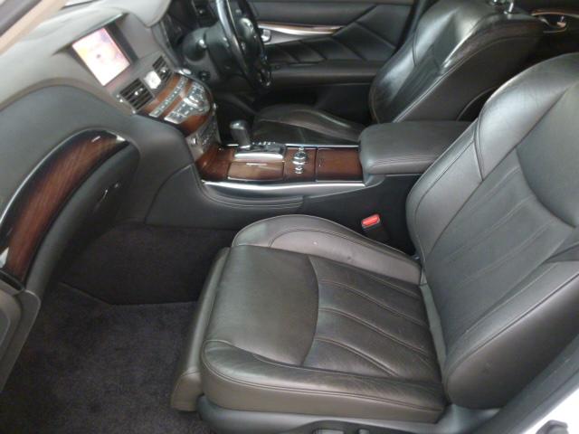 シーマ ハイブリッド　ＶＩＰ　フロントスポイラー　リアトランクスポイラー　オートクルーズコントロール　車線はみだしアラート　ＶＩＰ専用シート　ＨＯＴ　ＣＯＯＬシート（21枚目）