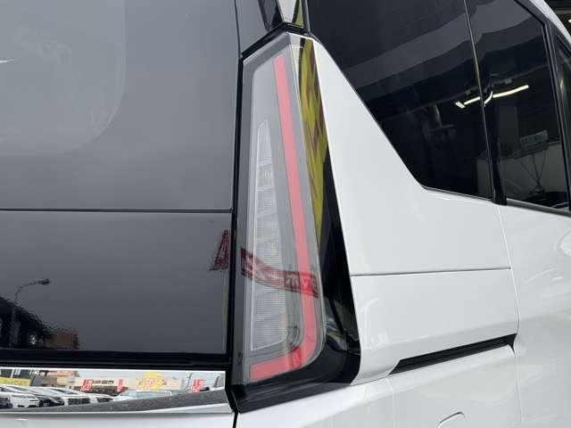 セレナ ｅ－パワー　ハイウェイスターＶ　登録済未使用車！両側パワースライドドア！デジタルインナーミラー！アラウンドビューモニター！電動パーキングブレーキ！デュアルバックドア！ハンズフリーパワースライドドア！（65枚目）