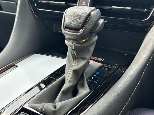アルファード Ｚ　左右独立式ムーンルーフ　ユニバーサルステップ　デジタルインナーミラー　カラーヘッドアップディスプレイ　パーキングアシスト　ＥＴＣ２．０　フルセグＴＶ　純正１８インチアルミホイール　純正１４インチアルミ（33枚目）