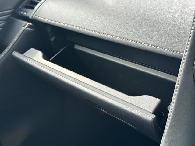 アルファード Ｚ　左右独立式ムーンルーフ　ユニバーサルステップ　デジタルインナーミラー　カラーヘッドアップディスプレイ　パーキングアシスト　ＥＴＣ２．０　フルセグＴＶ　純正１８インチアルミホイール　純正１４インチアルミ（58枚目）