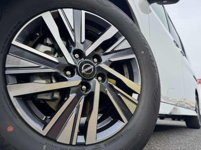 セレナ ｅ－パワー　ハイウェイスターＶ　プロパイロット　クルーズコントロール　車線中央維持　ＬＥＤヘッドライト　ハンズフリースライドドア　全方位カメラ　リヤオートエアコン　インテリジェントントルームミラー　エマージェンシーブレーキ（13枚目）