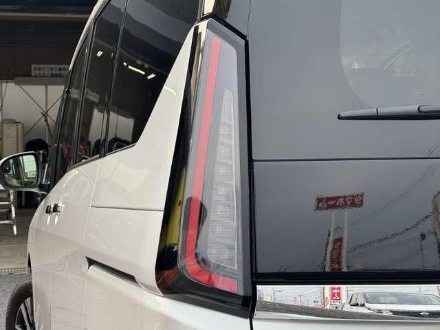 セレナ ｅ－パワー　ハイウェイスターＶ　プロパイロット　クルーズコントロール　車線中央維持　ＬＥＤヘッドライト　ハンズフリースライドドア　全方位カメラ　リヤオートエアコン　インテリジェントントルームミラー　エマージェンシーブレーキ（15枚目）