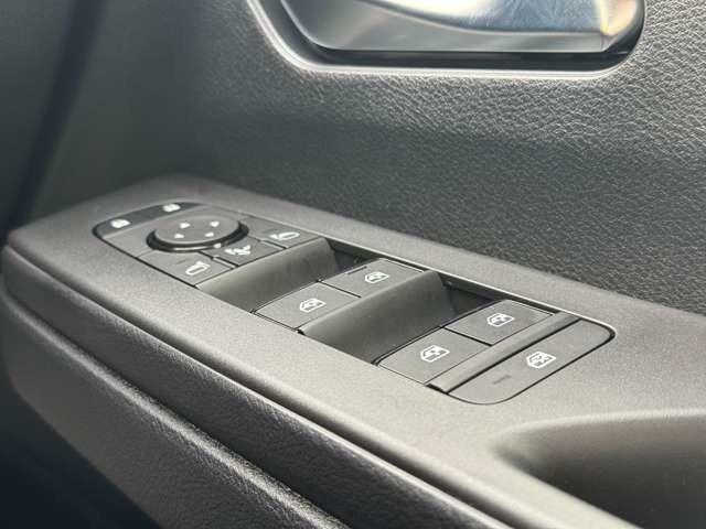 セレナ ｅ－パワー　ハイウェイスターＶ　プロパイロット　クルーズコントロール　車線中央維持　ＬＥＤヘッドライト　ハンズフリースライドドア　全方位カメラ　リヤオートエアコン　インテリジェントントルームミラー　エマージェンシーブレーキ（31枚目）