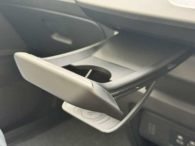 セレナ ｅ－パワー　ハイウェイスターＶ　プロパイロット　クルーズコントロール　車線中央維持　ＬＥＤヘッドライト　ハンズフリースライドドア　全方位カメラ　リヤオートエアコン　インテリジェントントルームミラー　エマージェンシーブレーキ（41枚目）