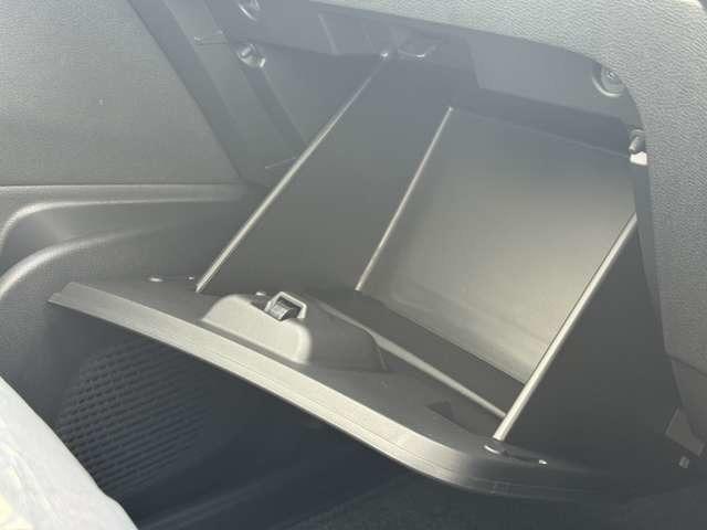セレナ ｅ－パワー　ハイウェイスターＶ　プロパイロット　クルーズコントロール　車線中央維持　ＬＥＤヘッドライト　ハンズフリースライドドア　全方位カメラ　リヤオートエアコン　インテリジェントントルームミラー　エマージェンシーブレーキ（44枚目）
