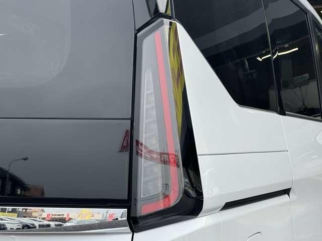 セレナ ｅ－パワー　ハイウェイスターＶ　プロパイロット　クルーズコントロール　車線中央維持　ＬＥＤヘッドライト　ハンズフリースライドドア　全方位カメラ　リヤオートエアコン　インテリジェントントルームミラー　エマージェンシーブレーキ（66枚目）