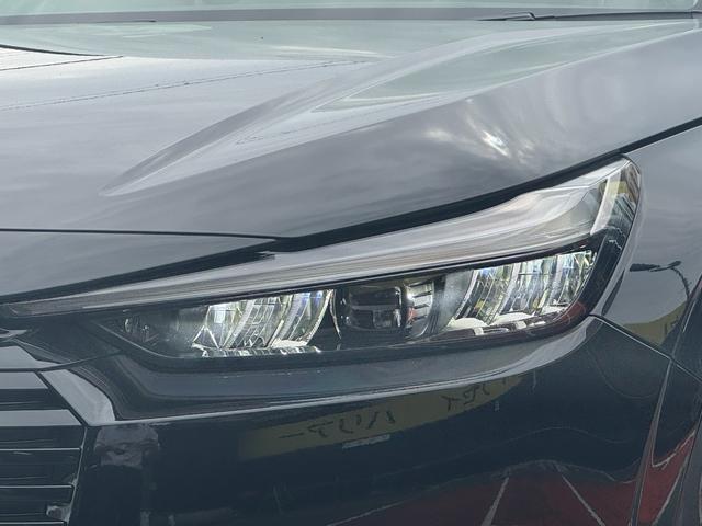 ヴェゼル e:HEV Z 純正18インチアルミホイール!クルコン!衝突軽減!シートヒーター!電動リアゲート!オートエアコン!コーナーセンサー!電動サイドブレーキ!横滑り防止機能!LEDヘッドライト!パワーウィンドウ!(7枚目)