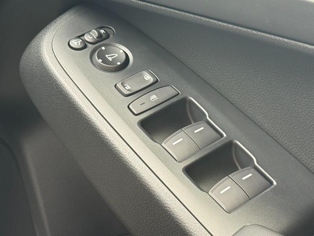 ヴェゼル e:HEV Z 純正18インチアルミホイール!クルコン!衝突軽減!シートヒーター!電動リアゲート!オートエアコン!コーナーセンサー!電動サイドブレーキ!横滑り防止機能!LEDヘッドライト!パワーウィンドウ!(30枚目)