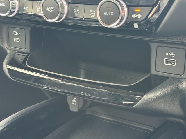 ヴェゼル e:HEV Z 純正18インチアルミホイール!クルコン!衝突軽減!シートヒーター!電動リアゲート!オートエアコン!コーナーセンサー!電動サイドブレーキ!横滑り防止機能!LEDヘッドライト!パワーウィンドウ!(37枚目)