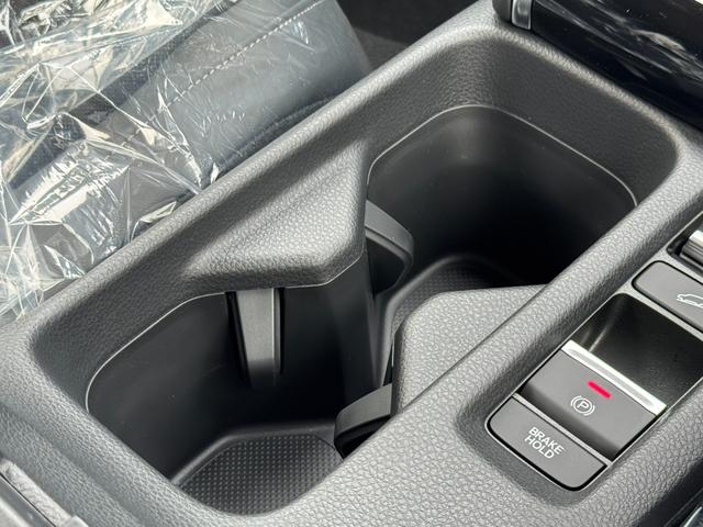 ヴェゼル e:HEV Z 純正18インチアルミホイール!クルコン!衝突軽減!シートヒーター!電動リアゲート!オートエアコン!コーナーセンサー!電動サイドブレーキ!横滑り防止機能!LEDヘッドライト!パワーウィンドウ!(40枚目)