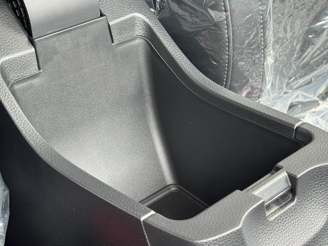 ヴェゼル e:HEV Z 純正18インチアルミホイール!クルコン!衝突軽減!シートヒーター!電動リアゲート!オートエアコン!コーナーセンサー!電動サイドブレーキ!横滑り防止機能!LEDヘッドライト!パワーウィンドウ!(41枚目)