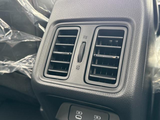 ヴェゼル e:HEV Z 純正18インチアルミホイール!クルコン!衝突軽減!シートヒーター!電動リアゲート!オートエアコン!コーナーセンサー!電動サイドブレーキ!横滑り防止機能!LEDヘッドライト!パワーウィンドウ!(48枚目)