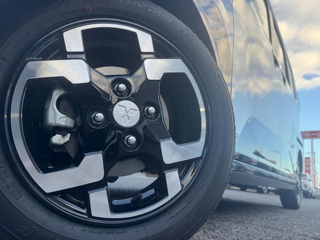 デリカミニ T プレミアム パノラマビュー!シートヒーター!ステアリングヒーター!クルーズコントロール!両側電動スライドドア!オートエアコン!リアサーキュレーター!電動パーキング!シートバックテーブル!(20枚目)