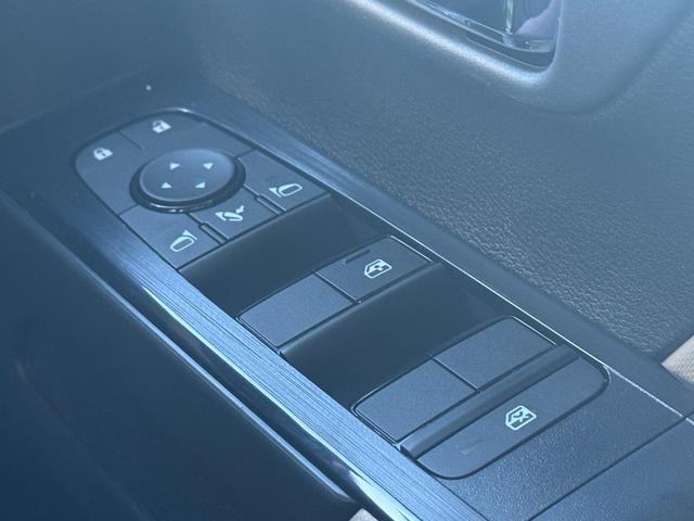 デリカミニ T プレミアム パノラマビュー!シートヒーター!ステアリングヒーター!クルーズコントロール!両側電動スライドドア!オートエアコン!リアサーキュレーター!電動パーキング!シートバックテーブル!(31枚目)