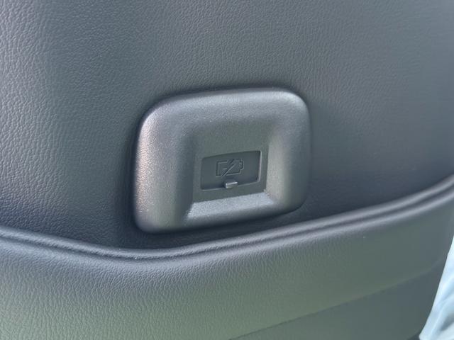 デリカミニ T プレミアム パノラマビュー!シートヒーター!ステアリングヒーター!クルーズコントロール!両側電動スライドドア!オートエアコン!リアサーキュレーター!電動パーキング!シートバックテーブル!(51枚目)