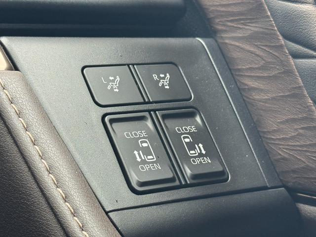 アルファードハイブリッド エグゼクティブラウンジ　ＪＢＬサウンド！ユニバーサルステップ！ムーンルーフ！電子ミラー！ＨＵＤ！パノビュー！ＣＤ・ＤＶＤデッキ！後席モニター！サイドエンブレムイルミ！イルミネーションセット！２列目電動シート！ベージュシート！（34枚目）