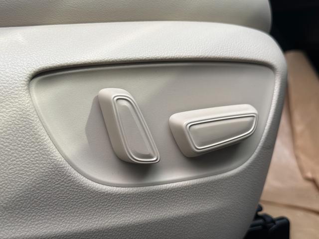 アルファードハイブリッド エグゼクティブラウンジ　ＪＢＬサウンド！ユニバーサルステップ！ムーンルーフ！電子ミラー！ＨＵＤ！パノビュー！ＣＤ・ＤＶＤデッキ！後席モニター！サイドエンブレムイルミ！イルミネーションセット！２列目電動シート！ベージュシート！（44枚目）