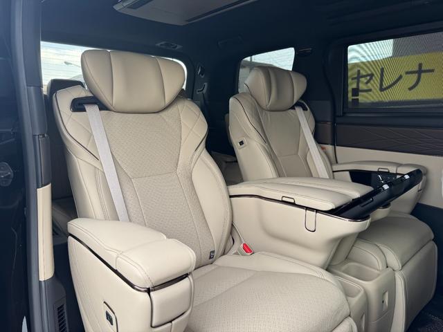 アルファードハイブリッド エグゼクティブラウンジ　ＪＢＬサウンド！ユニバーサルステップ！ムーンルーフ！電子ミラー！ＨＵＤ！パノビュー！ＣＤ・ＤＶＤデッキ！後席モニター！サイドエンブレムイルミ！イルミネーションセット！２列目電動シート！ベージュシート！（46枚目）