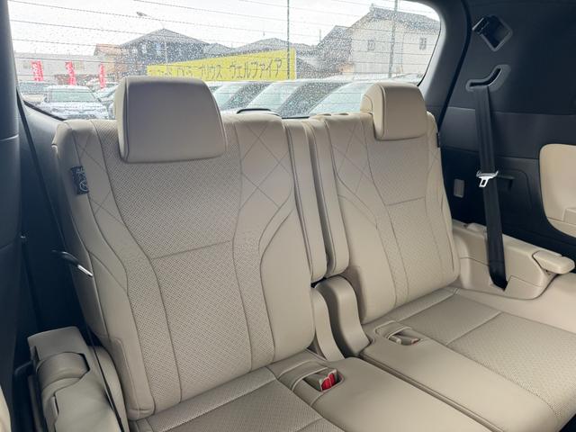 アルファードハイブリッド エグゼクティブラウンジ　ＪＢＬサウンド！ユニバーサルステップ！ムーンルーフ！電子ミラー！ＨＵＤ！パノビュー！ＣＤ・ＤＶＤデッキ！後席モニター！サイドエンブレムイルミ！イルミネーションセット！２列目電動シート！ベージュシート！（54枚目）