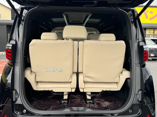 アルファードハイブリッド エグゼクティブラウンジ　ＪＢＬサウンド！ユニバーサルステップ！ムーンルーフ！電子ミラー！ＨＵＤ！パノビュー！ＣＤ・ＤＶＤデッキ！後席モニター！サイドエンブレムイルミ！イルミネーションセット！２列目電動シート！ベージュシート！（57枚目）