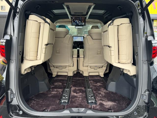 アルファードハイブリッド エグゼクティブラウンジ　ＪＢＬサウンド！ユニバーサルステップ！ムーンルーフ！電子ミラー！ＨＵＤ！パノビュー！ＣＤ・ＤＶＤデッキ！後席モニター！サイドエンブレムイルミ！イルミネーションセット！２列目電動シート！ベージュシート！（58枚目）