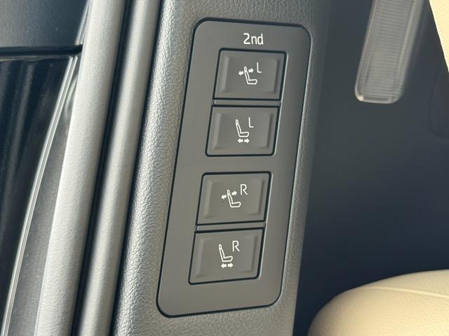アルファードハイブリッド エグゼクティブラウンジ　ＪＢＬサウンド！ユニバーサルステップ！ムーンルーフ！電子ミラー！ＨＵＤ！パノビュー！ＣＤ・ＤＶＤデッキ！後席モニター！サイドエンブレムイルミ！イルミネーションセット！２列目電動シート！ベージュシート！（59枚目）