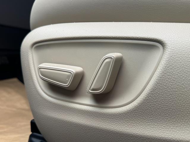 アルファードハイブリッド エグゼクティブラウンジ　ＪＢＬサウンド！ユニバーサルステップ！ムーンルーフ！電子ミラー！ＨＵＤ！パノビュー！ＣＤ・ＤＶＤデッキ！後席モニター！サイドエンブレムイルミ！イルミネーションセット！２列目電動シート！ベージュシート！（65枚目）