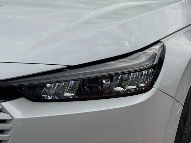 コーナーセンサーをクルマの前後に装備。障害物までの距離に応じてディスプレイ表示と警告音を変えてお知らせ。縦列駐車時や駐車場・車庫などでの取り回しをサポートします。