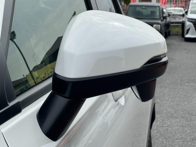 【電動格納式ミラー】ボタンでドアミラーの開閉が可能！