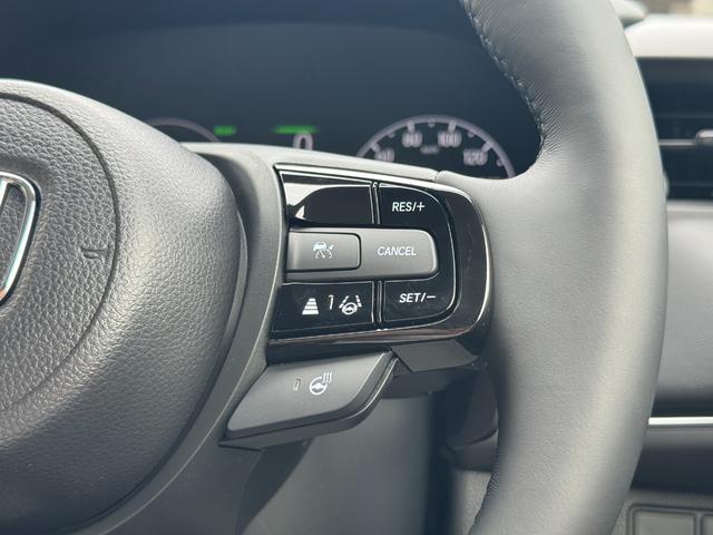 クルーズコントロール。ミリ波レーダーと単眼カメラで先行車を認識し、車速に応じた車間距離を保ちながら追従走行を支援します。