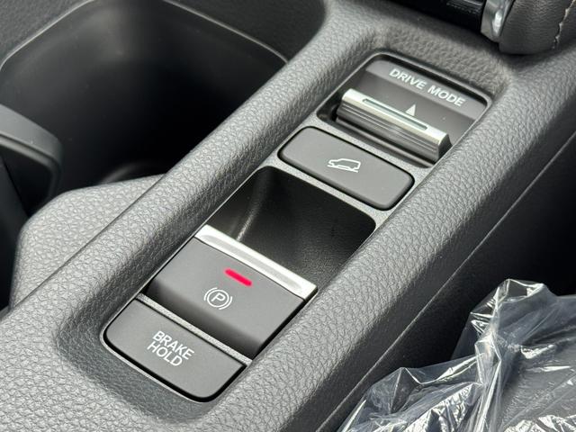 電子パーキングブレーキ　オートホールド機能もあり快適なドライブとなっております