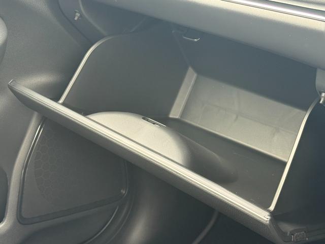 【グローブボックス】収納スペースも多くあります♪