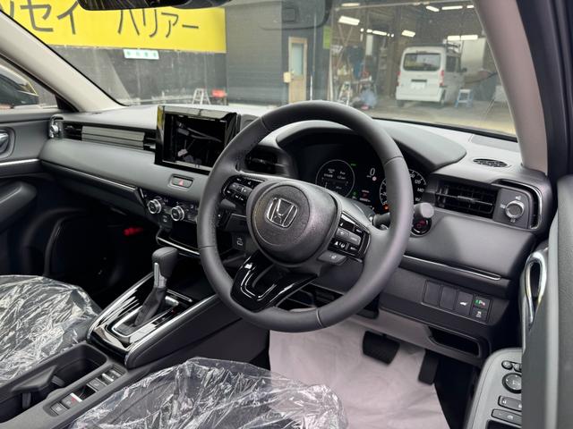 運転席は開放感のある視界で、アイポイントも高いので、女性の方でも運転がすごくしやすいですよ♪