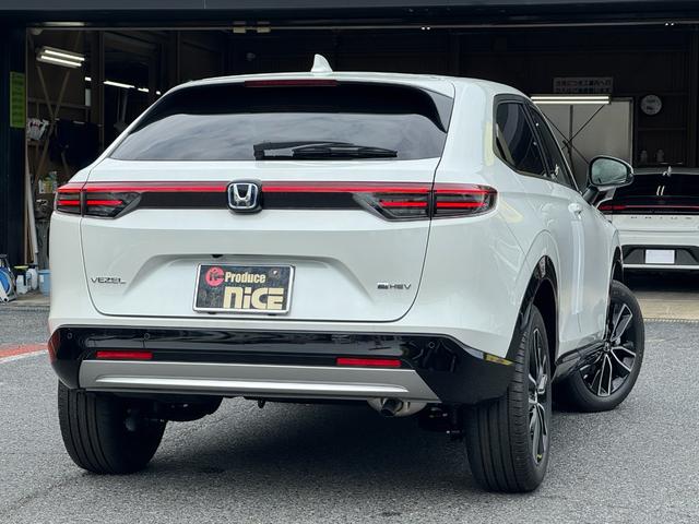 どこに座っても、そこが特等席に。体にも心にも余裕が生まれる空間。前席も後席も、膝まわりに大きなゆとりを持つ広い室内。落ち着いたインテリアは肩の力を抜いて自然体で過ごせるから、乗る人すべてにカイテキです