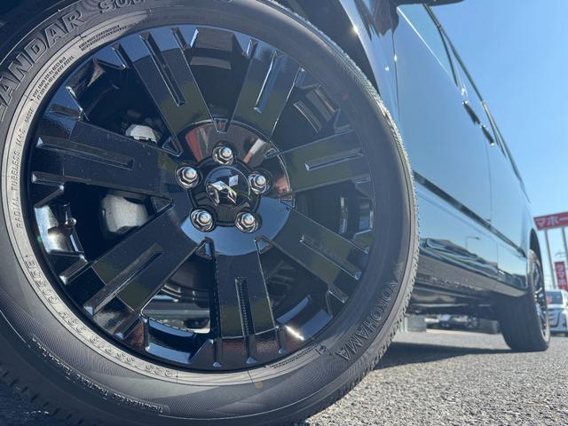 デリカＤ：５ ブラックエディション　純正１８インチアルミホイール！クルーズコントロール！オートライト！ミッションモード！パドルシフト！両側電動スライドドア！電動リアゲート！ステアリングヒーター！（19枚目）